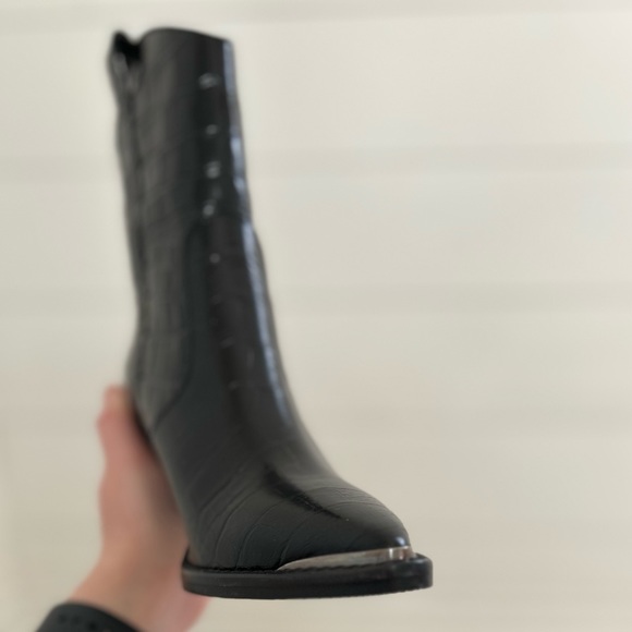 Toral Oslo Short Leather Boots - Picture 10 of 14